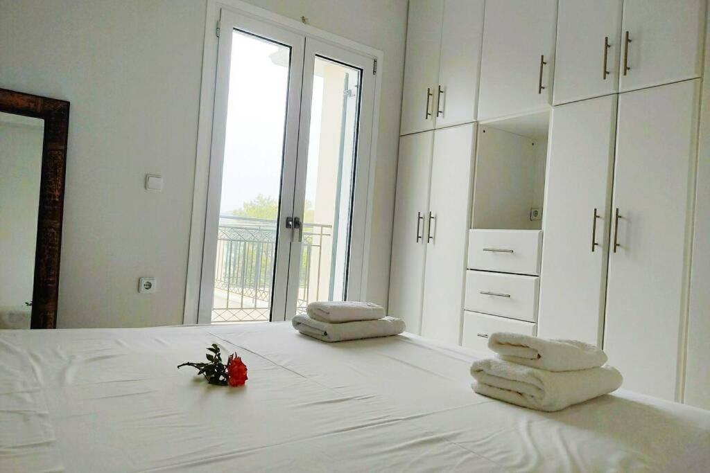Peggy'S Lux Apartment Каравомилос Экстерьер фото